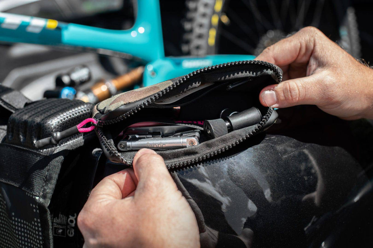 Muc-OffMuc-Off-Essential Case - camo