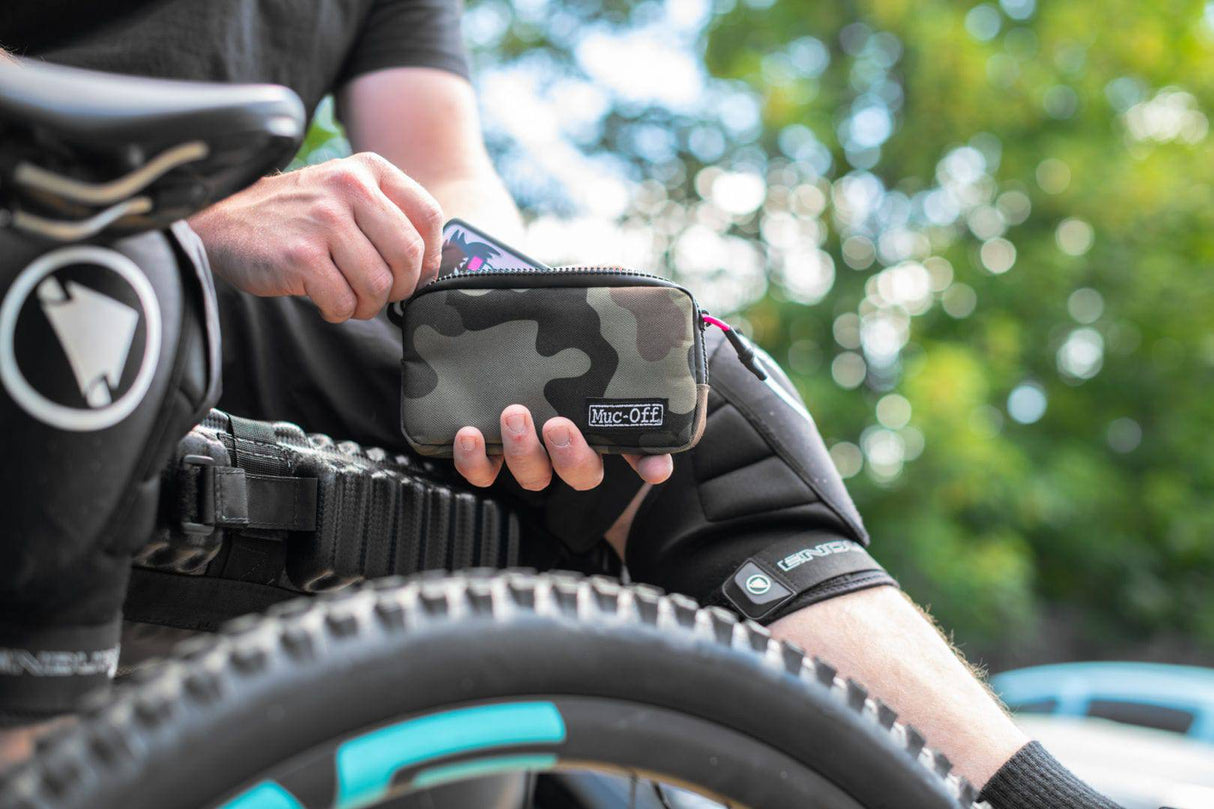 Muc-OffMuc-Off-Essential Case - camo