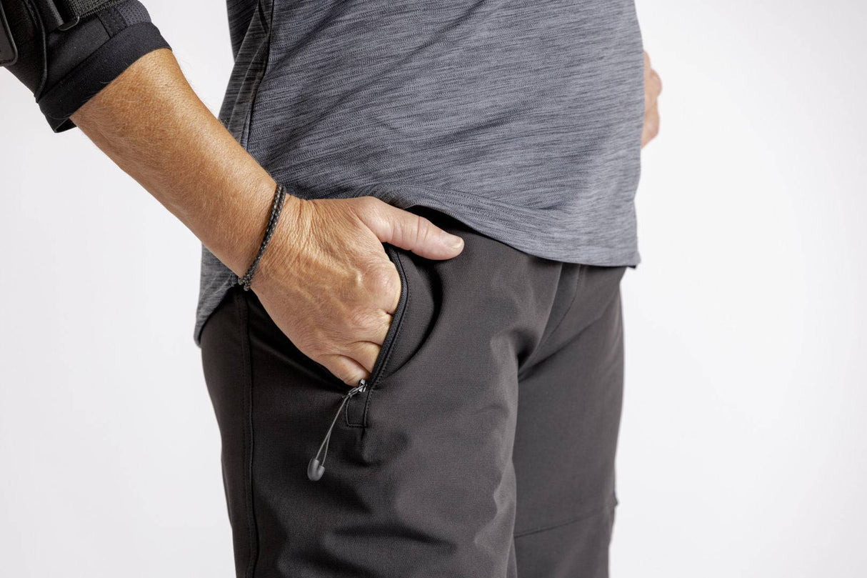 iXSiXS-Women' s Carve Hip-Hugger Shorts schwarz