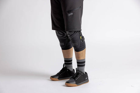 iXSiXS-Women' s Carve Hip-Hugger Shorts schwarz