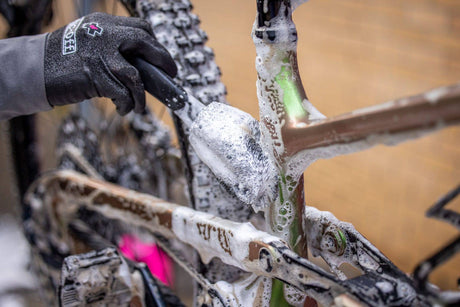 Muc-OffMuc-Off-Brush - 2 Prong