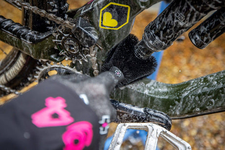 Muc-OffMuc-Off-Brush - 2 Prong